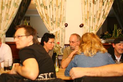 187 (33)