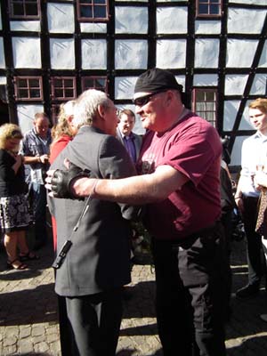 2011-10-01_12-00-30